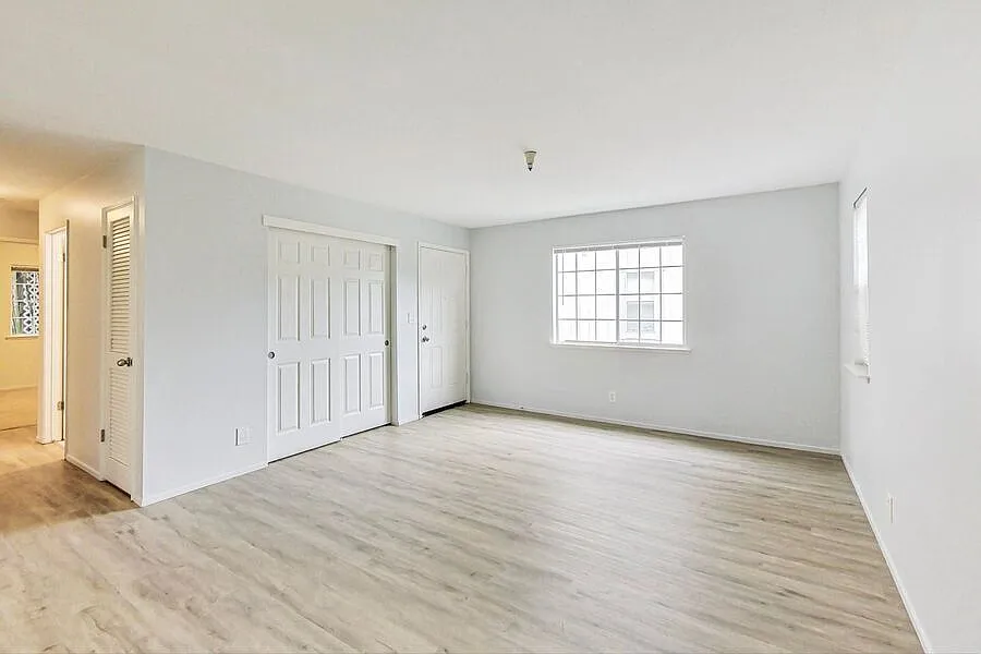 Renovated 3-Bedroom in Peaceful Sausal Creek Community Parking Included! — Photo 2