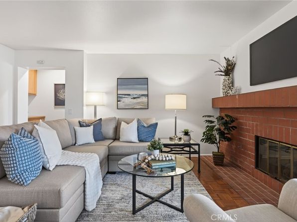 2 beds, 2 baths, 1,368 sqft house for sale in Oxnard, CA photo 5