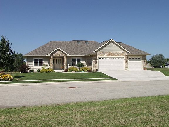 3rd image of 411 Stoney Creek Ct