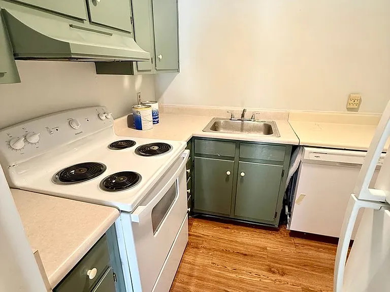 284 Bloomfield St — Photo 7