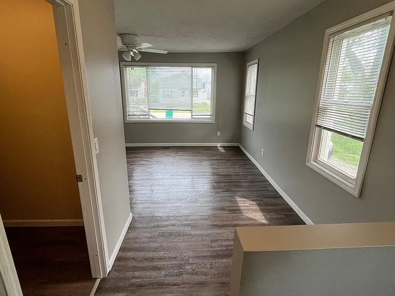 2315 E Olive St — Photo 4