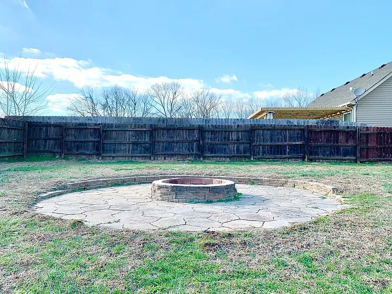 842 Shelton Cir — Photo 27