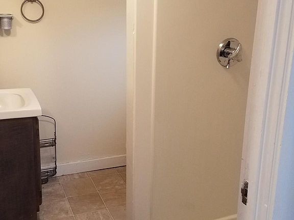 3rd image of 495 Washington St APT 3
