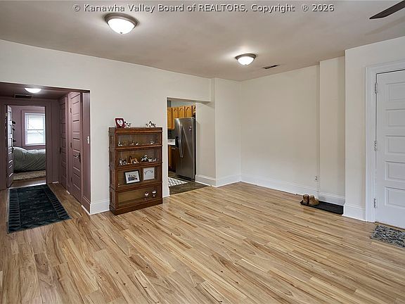 4th image of 1313 Lee St E