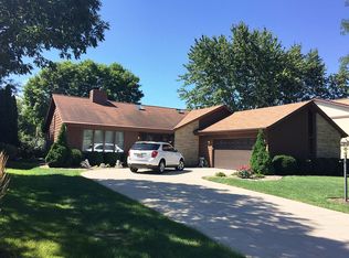 16305 W Marietta Dr, New Berlin, WI 53151