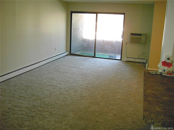 4th image of 100 Oxbow Dr APT B6