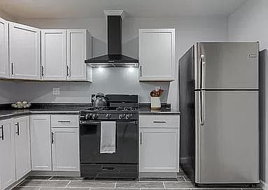 4th image of 2232 S 42nd St