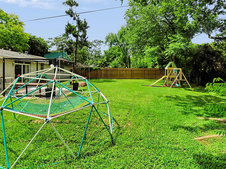 11930 Ashcroft Dr — Photo 36