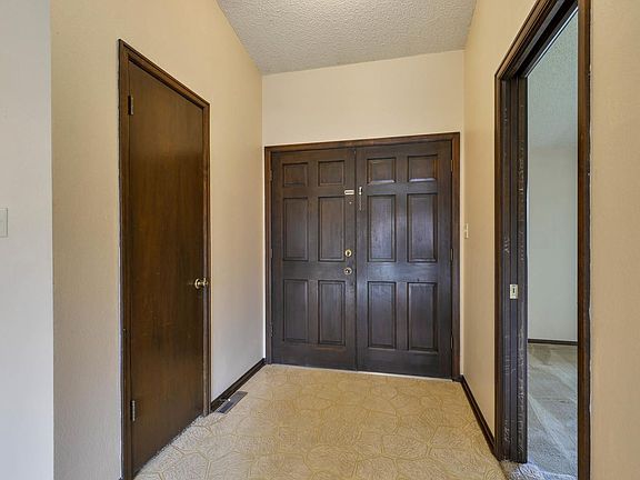 1525 Buttonwood Dr Fort-large-021-31-Entryway-1498x1000-72dpi.jpg