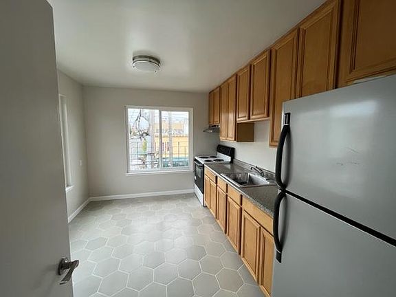2nd image of 400 25th Ave APT 6