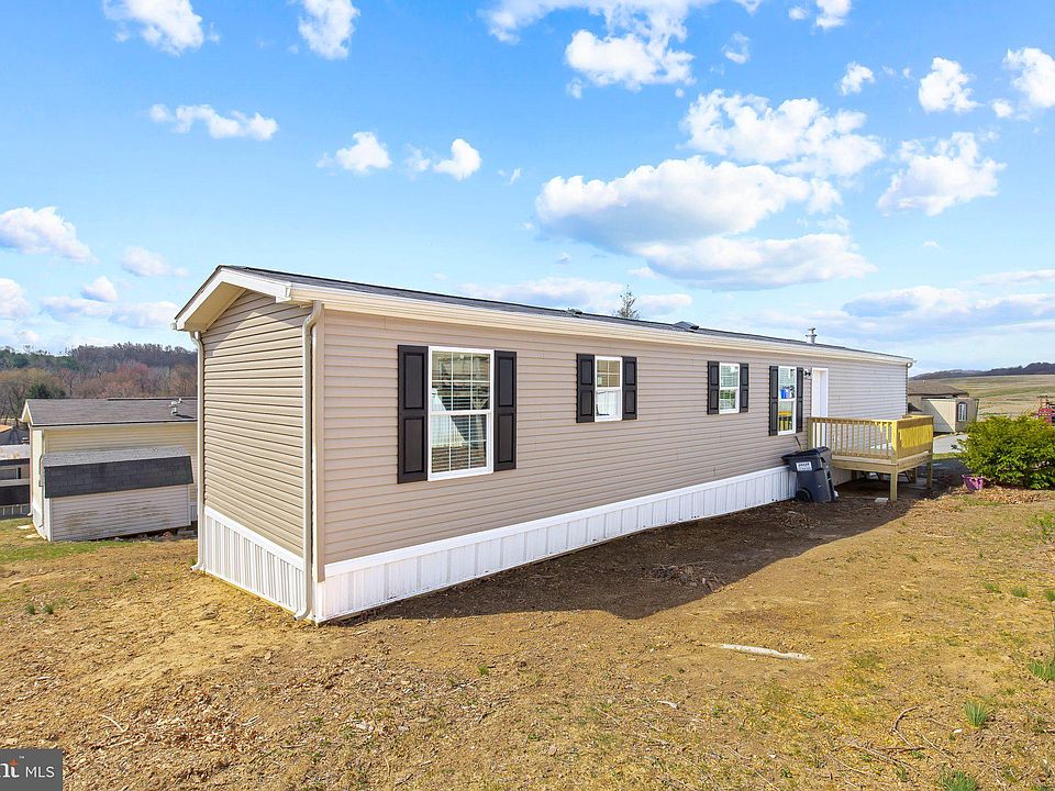 1st image of 17 Ashton Dr