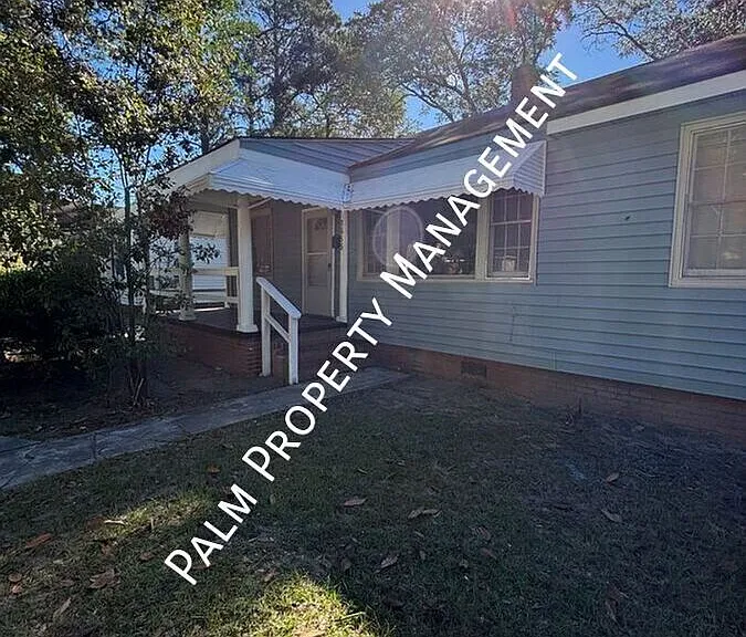 1655 McKinnon Dr — Photo 1