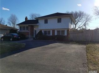 38 Overlook Dr, East Islip, NY 11730