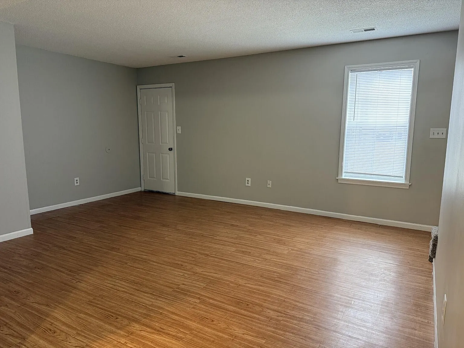 3 bed, 1.5 bath, 1364 sqft, $1,275 — Photo 4