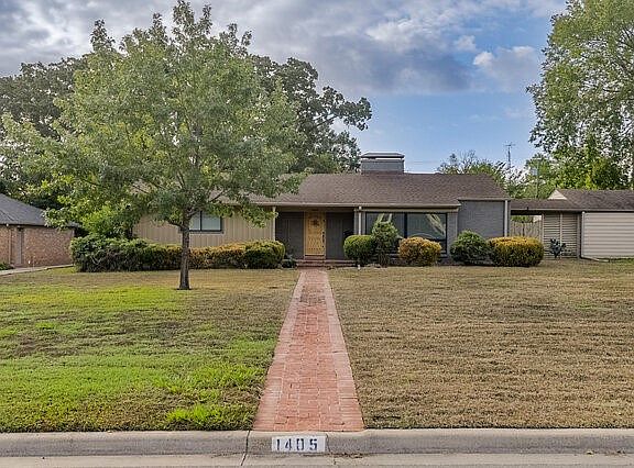 3rd image of 1405 Oaklawn Dr