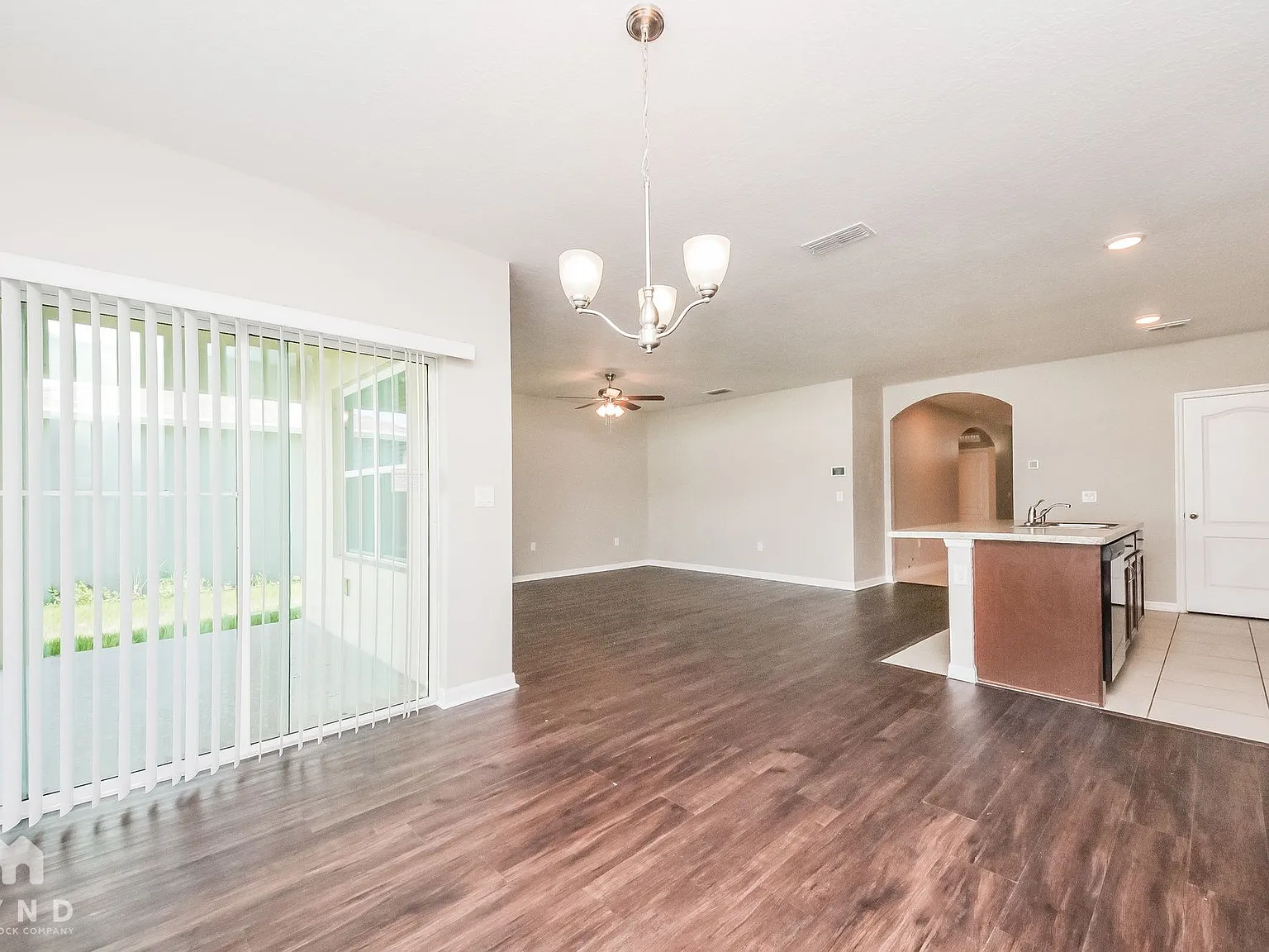3 bed, 2.0 bath, 1676 sqft, $2,249 — Photo 4