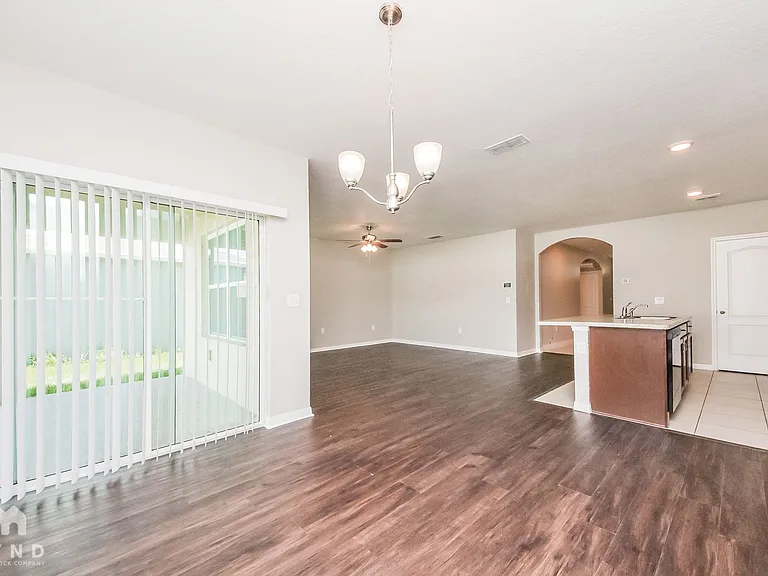 1461 Powell Ln — Photo 4