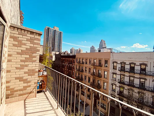 Rented by Metropolis Real Estate of Manhattan | media 5