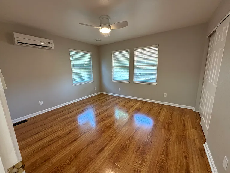 1658 Monroe St — Photo 11