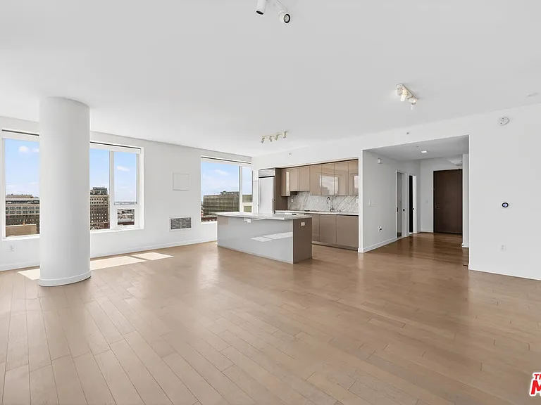 1050 S Grand Ave #1410 — Photo 3