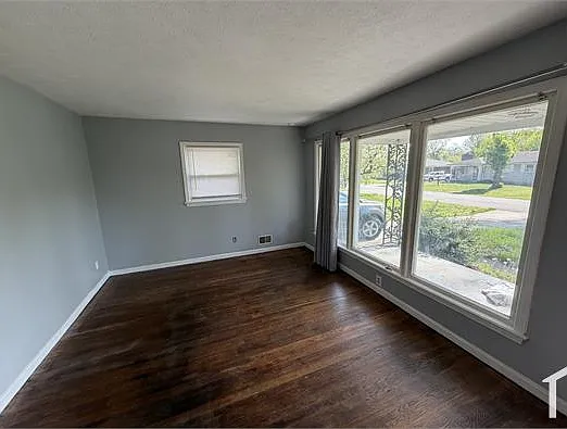 4406 Clarene Dr — Photo 5