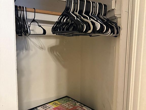 5th image of 1046 N Rockwell St APT 1F