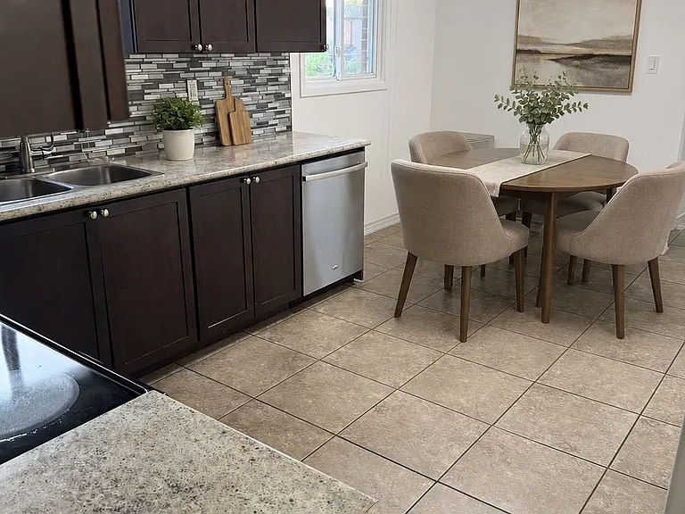 32 Martindale Cres — Photo 8