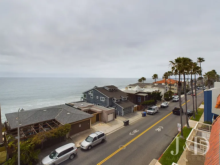 Newly Renovated Units Near the Beach with Parking — Photo 7