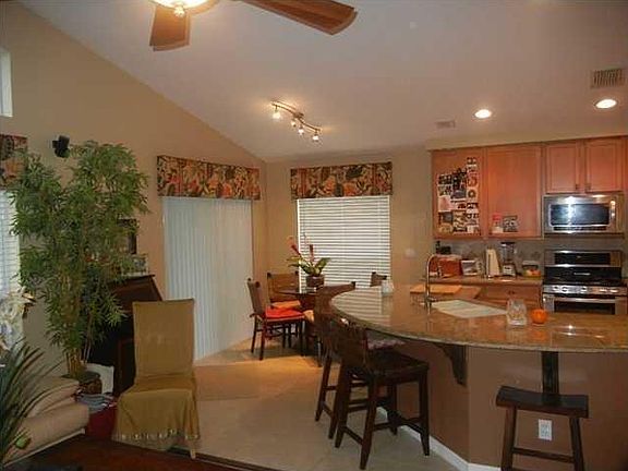 4th image of 841 SE Westminster Pl #841