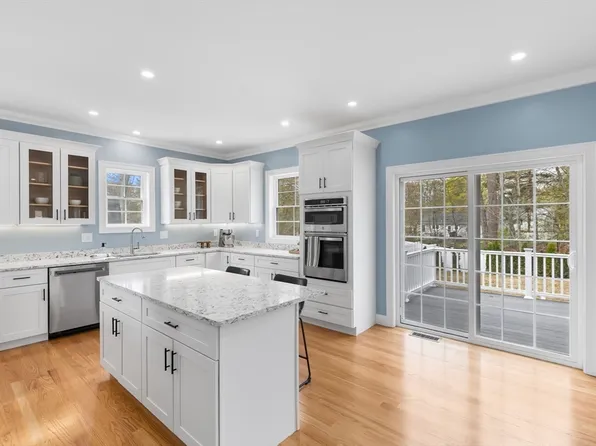 24 Marion St, Walpole, MA 02081