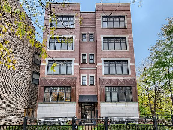 2nd image of 558 E Oakwood Blvd Unit 1W