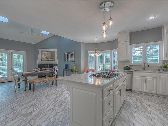 2nd image of 15140 Mohawk Cir