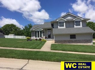 1290 Walnut Ct, Arlington, NE 68002