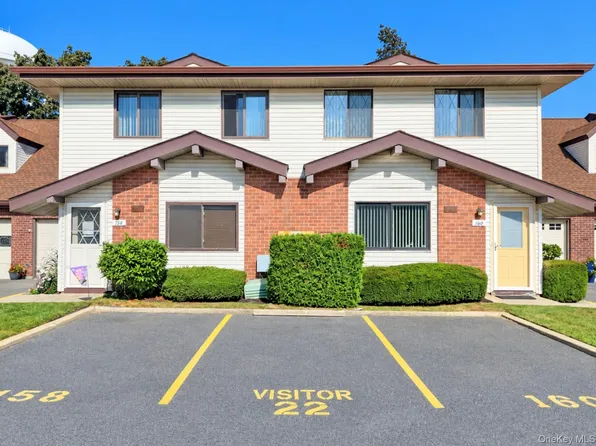 162 Cambridge Drive, Copiague, NY 11726
