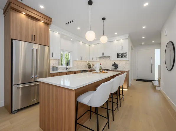 6176 Elgin Ave #4, Burnaby, BC V5H 3S4