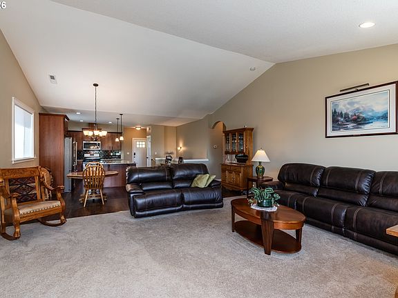 3rd image of 59928 Windy Ridge Dr