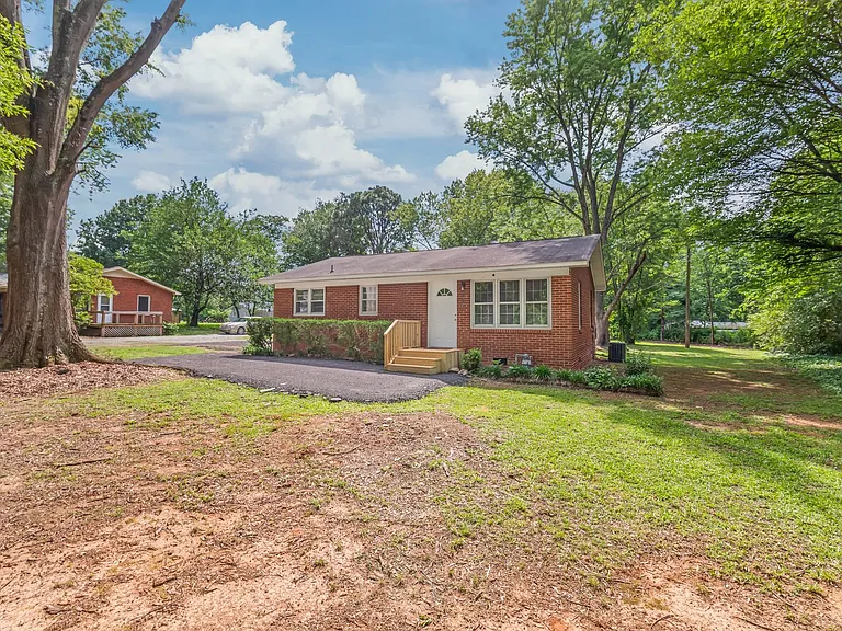 607 N Rocky River Rd — Photo 24