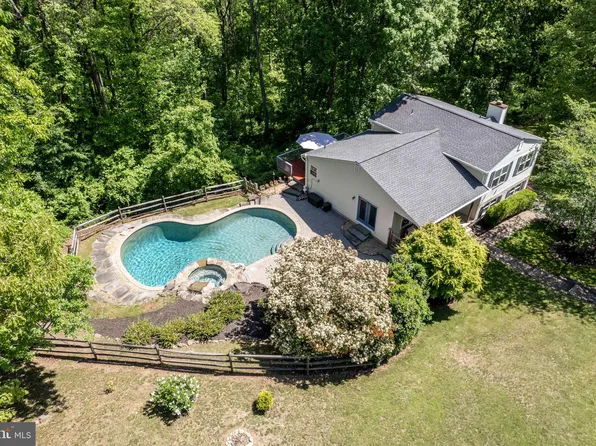 1300 Crestwood Dr, Westminster, MD 21157