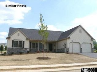 3975 Blossom Valley Dr, York, PA 17402