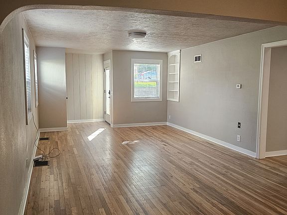 3rd image of 221 S 13th Ave
