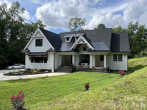 3rd image of 900 Houston Heights Rd
