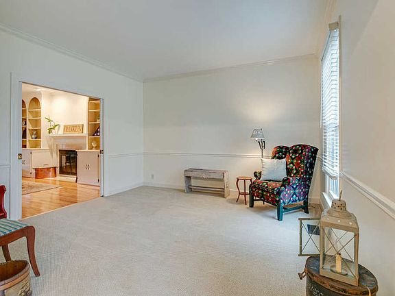 4th image of 1186 Glenbrook Dr