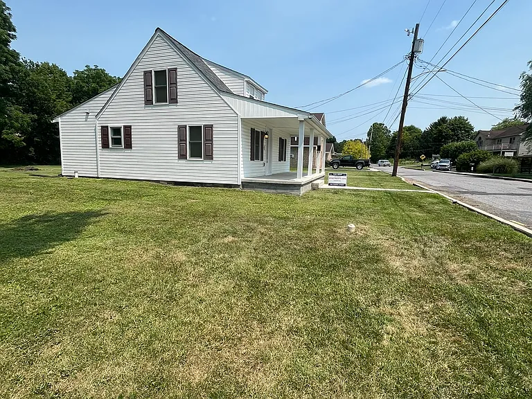 328 Tyrone St — Photo 48