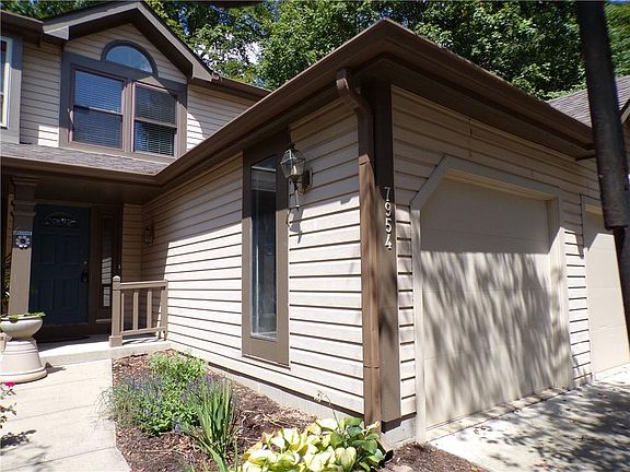 2nd image of 7954 Sunset Cove Dr