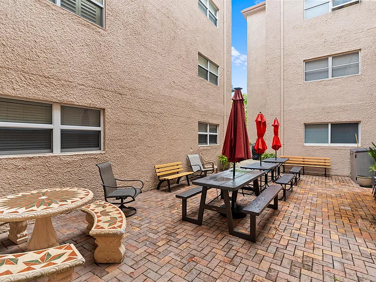 2615 NE 1st Ct #403 — Photo 4