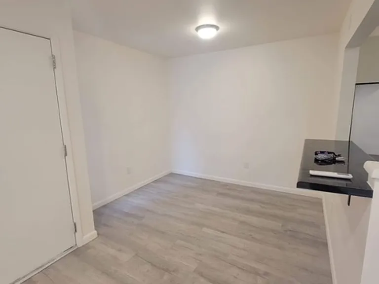 University Park Apartments near Cornell University — Photo 461