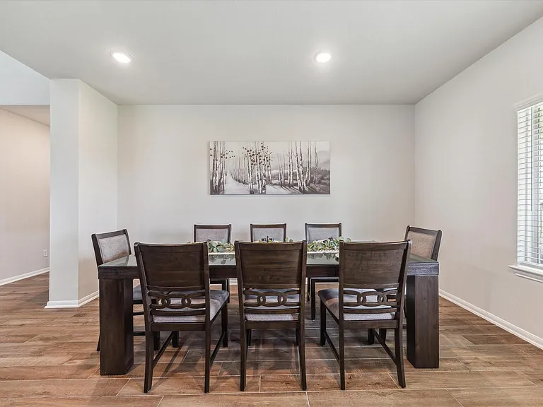 1523 Alpine Dr — Photo 4