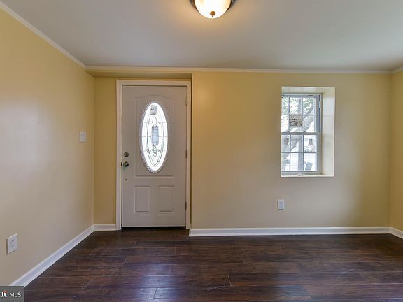 2nd image of 2537 46th St
