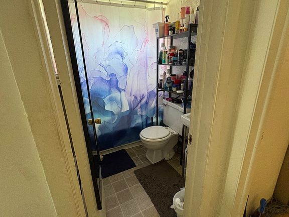 4th image of 309 Edgewood Ave APT E