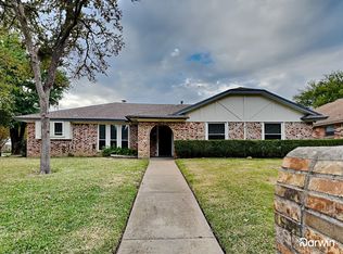 301 Circleview Dr N, Hurst, TX 76054